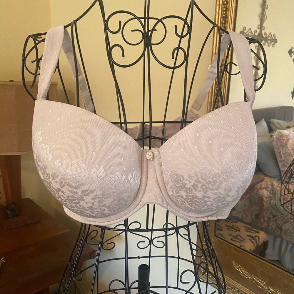 Elegant Lace Underwire Bra - Cream